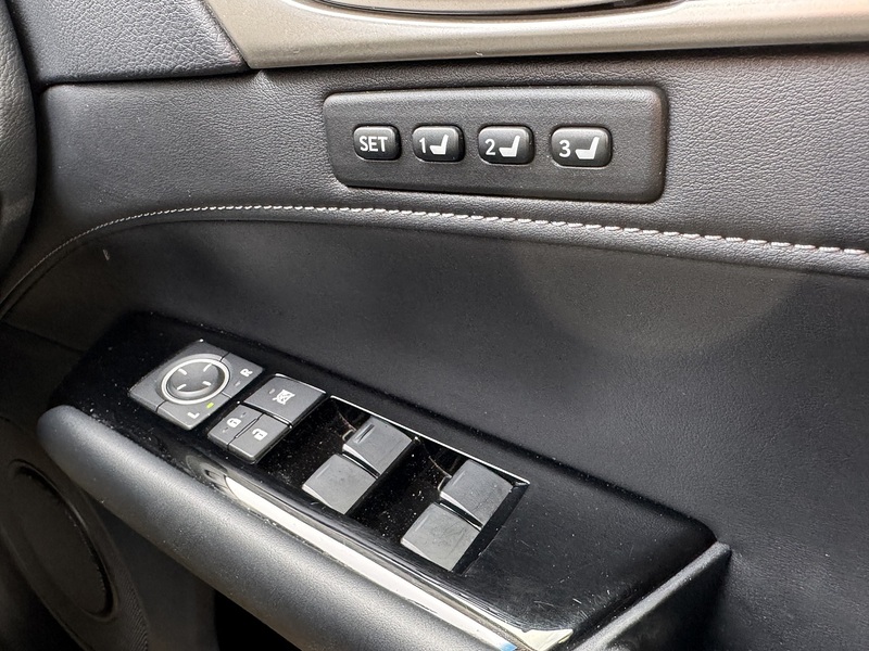 Lexus 2.5 300h SE Saloon 4dr Petrol Hybrid CVT Euro 5 (s/s) (223 ps)