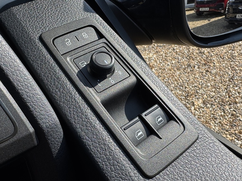 Volkswagen T6 T30 150 DSG SWB 2.0 5dr Combi Van Automatic Diesel