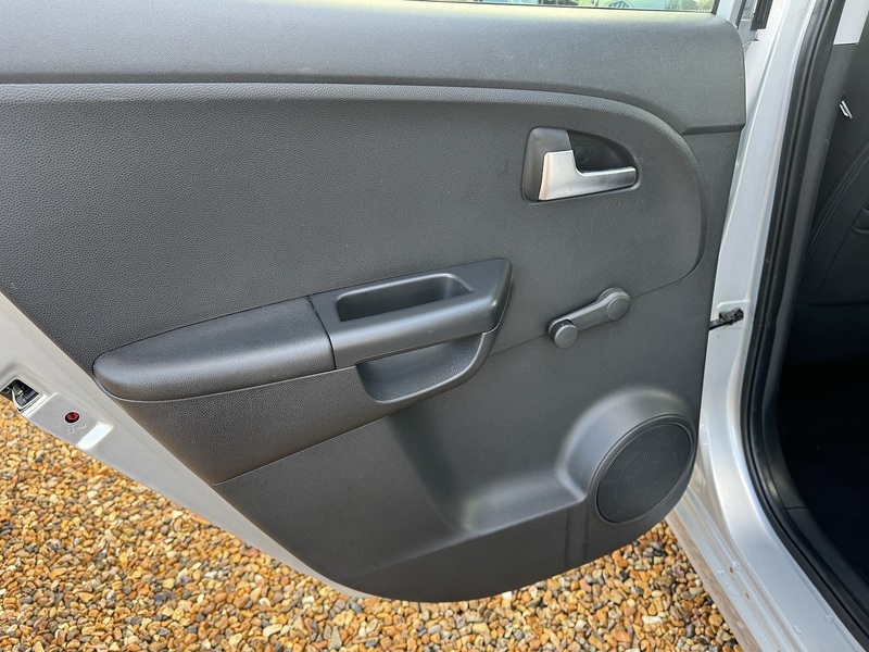 Kia 1.6 2 MPV 5dr Petrol Auto Euro 5 (123 bhp)