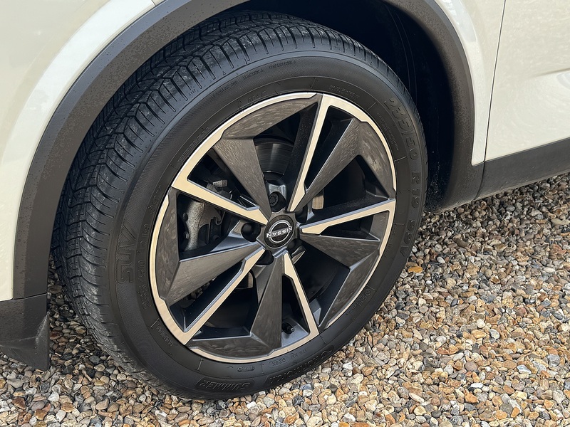 Nissan 1.3 DIG-T MHEV Tekna SUV 5dr Petrol Hybrid Manual Euro 6 (s/s) (140 ps)