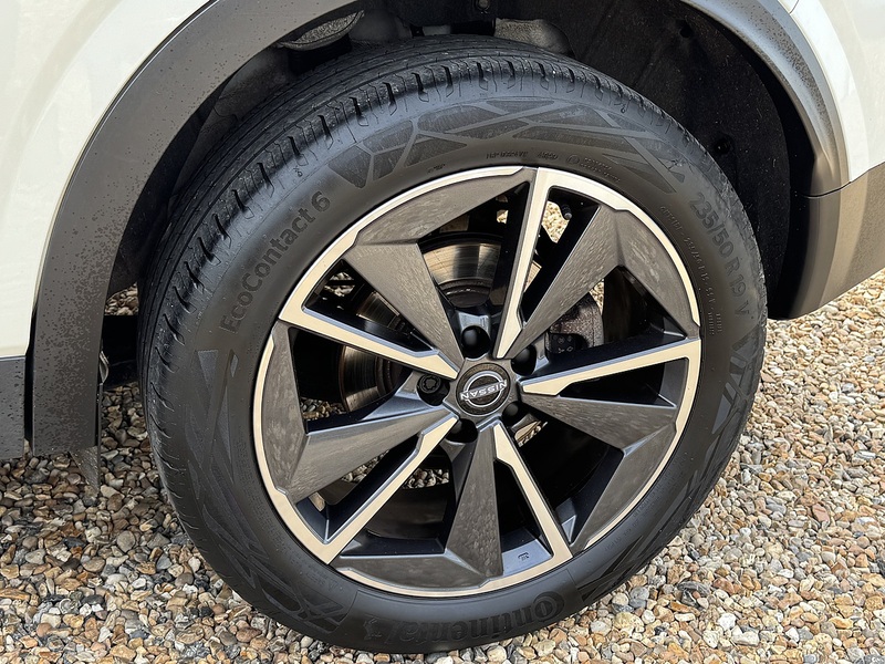 Nissan 1.3 DIG-T MHEV Tekna SUV 5dr Petrol Hybrid Manual Euro 6 (s/s) (140 ps)