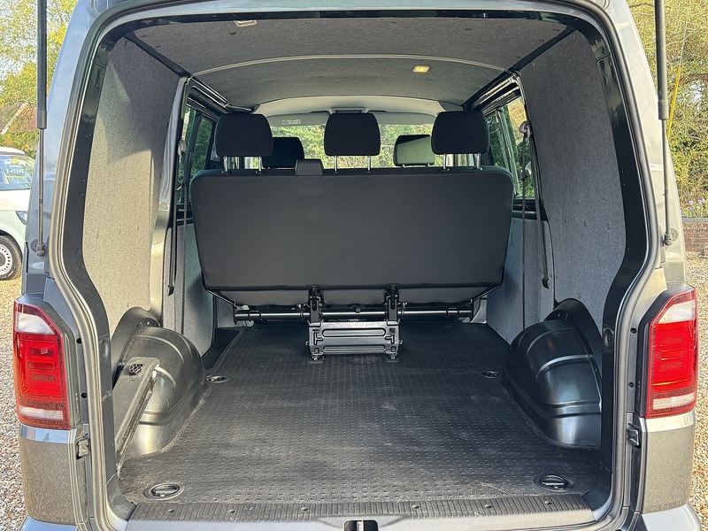 Volkswagen 2.0 TDI T30 BlueMotion Tech Edition Kombi Double Cab 5dr Diesel DSG FWD SWB Euro 6 (s/s) (150 ps)