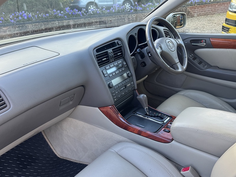 Lexus 3.0 300 SE Saloon 4dr Petrol Auto (281 g/km, 218 bhp)