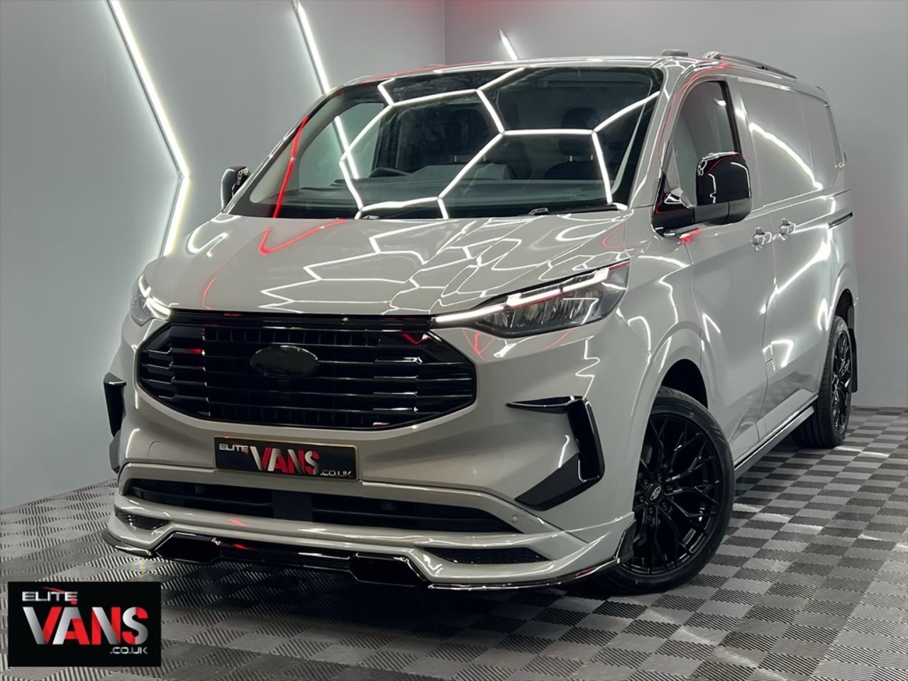 Ford Transit Custom Van L1 320 Limited Elite Edition SWB 136 - U10957