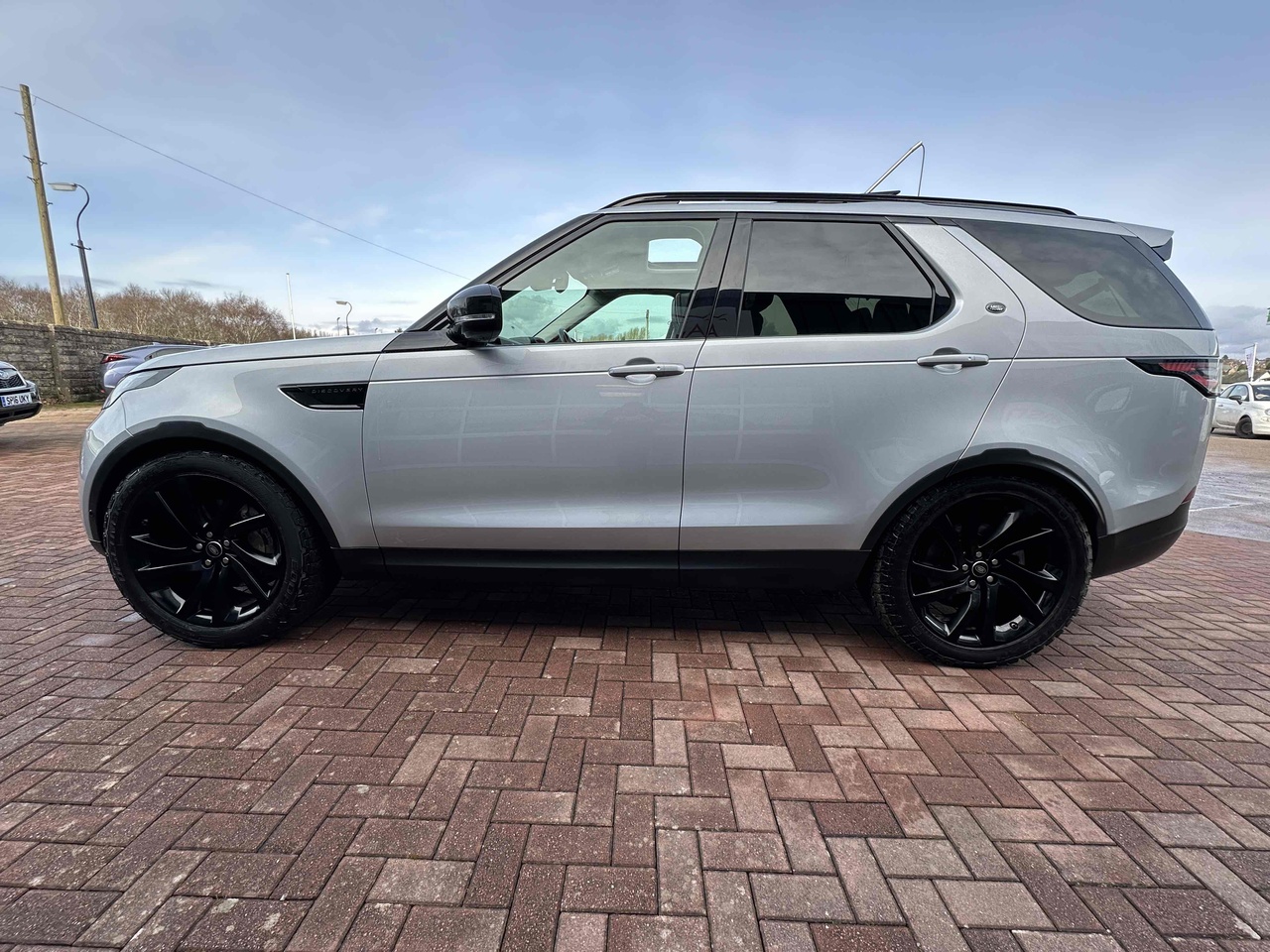 Used 2019 Land Rover Discovery SD V6 HSE Luxury For Sale in Angus