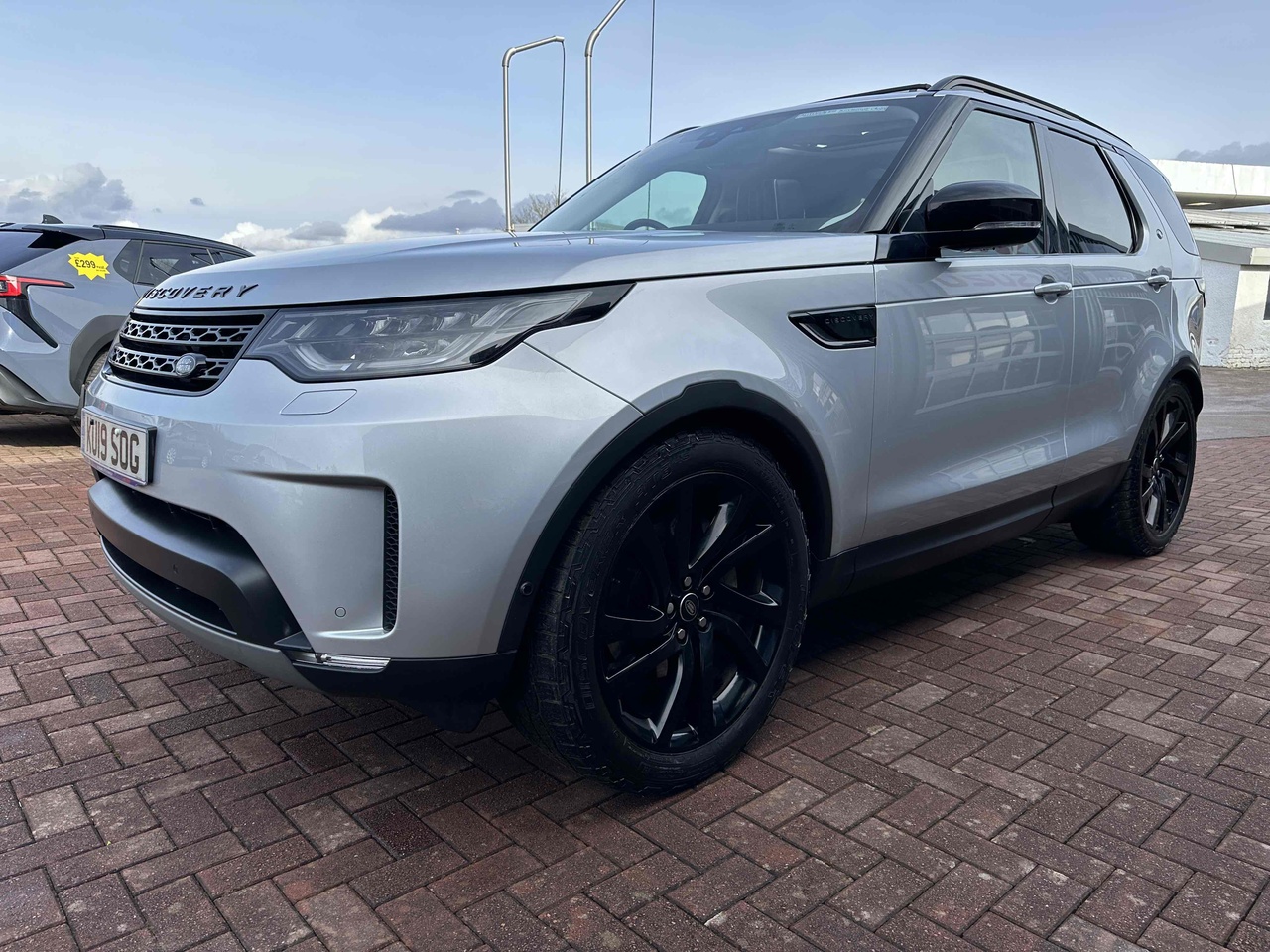 Used 2019 Land Rover Discovery SD V6 HSE Luxury For Sale in Angus
