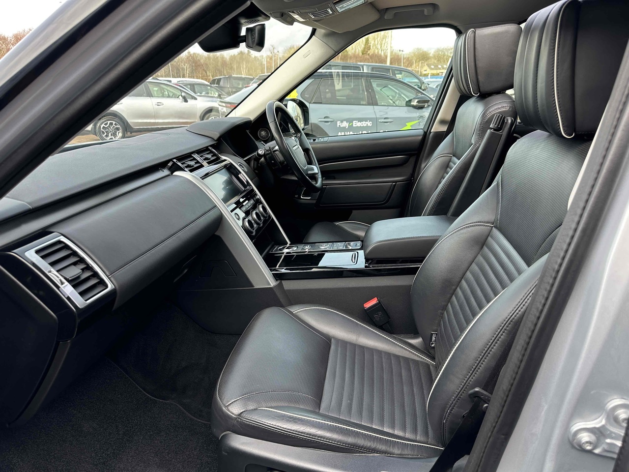 Used 2019 Land Rover Discovery SD V6 HSE Luxury For Sale in Angus