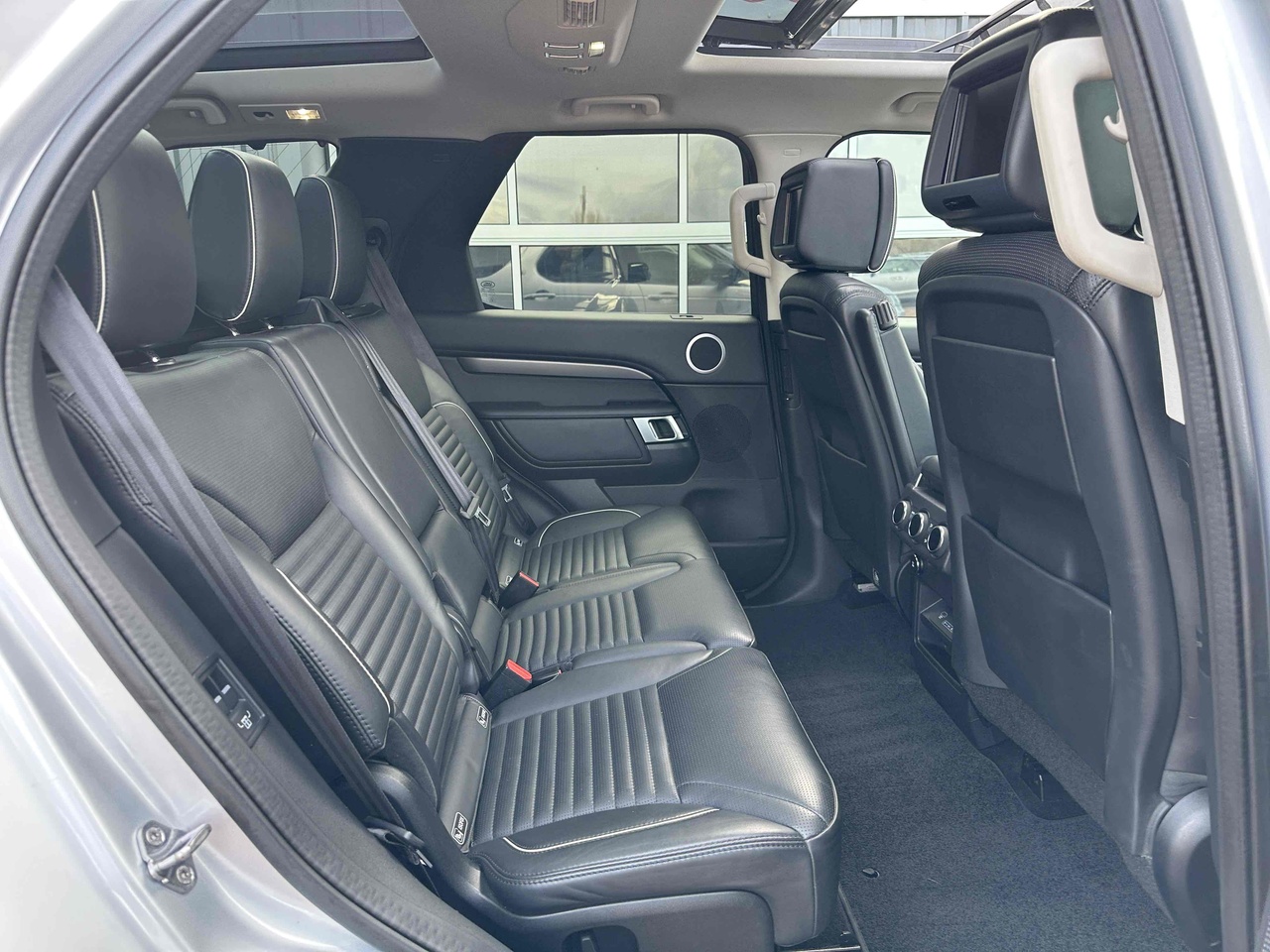 Used 2019 Land Rover Discovery SD V6 HSE Luxury For Sale in Angus