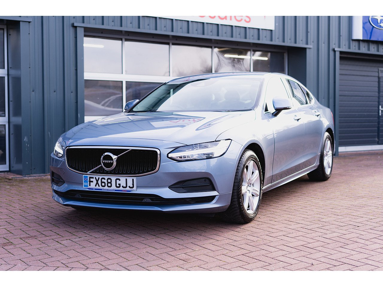 Volvo 2.0 D4 Momentum Saloon 4dr Diesel Auto Euro 6 (s/s) (190 ps)