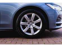Volvo S90 D4 Momentum Saloon Automatic