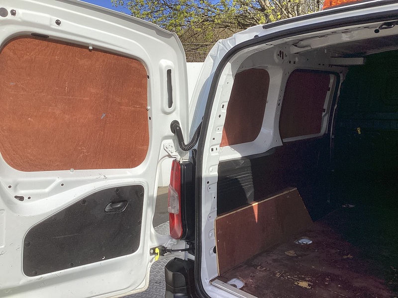 Peugeot BlueHDi 1000 Professional SWB A/C Euro 6