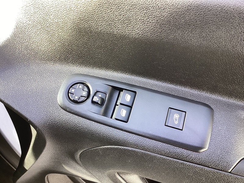 Peugeot BlueHDi 1000 Professional SWB A/C Euro 6