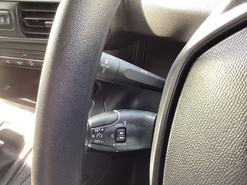 Peugeot BlueHDi 1000 Professional SWB A/C Euro 6