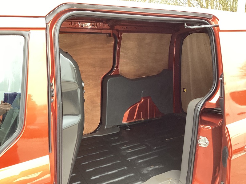 Ford 240 EcoBlue Limited LWB L/R A/C Euro 6