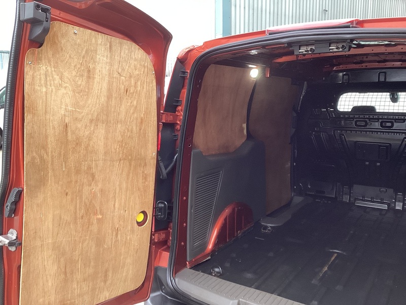 Ford 240 EcoBlue Limited LWB L/R A/C Euro 6