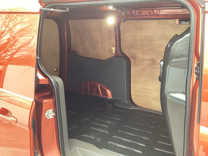 Ford 240 EcoBlue Limited LWB L/R A/C Euro 6