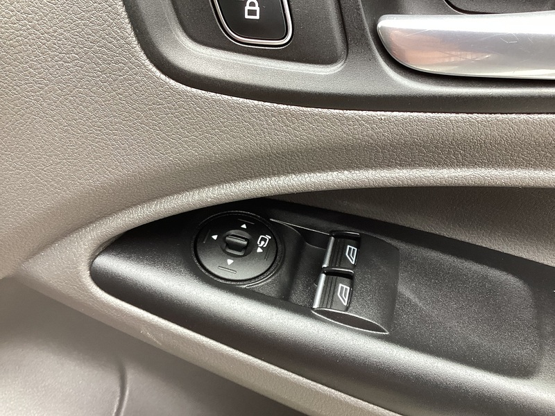 Ford 240 EcoBlue Limited LWB L/R A/C Euro 6