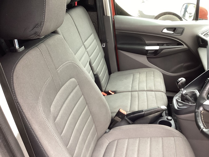 Ford 240 EcoBlue Limited LWB L/R A/C Euro 6