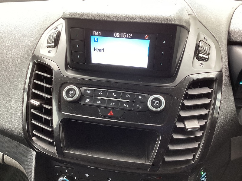 Ford 240 EcoBlue Limited LWB L/R A/C Euro 6