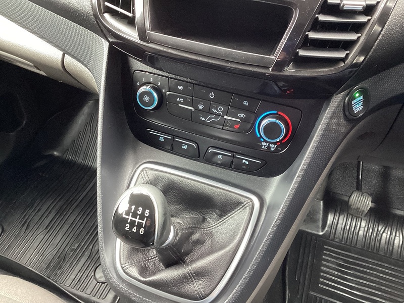 Ford 240 EcoBlue Limited LWB L/R A/C Euro 6