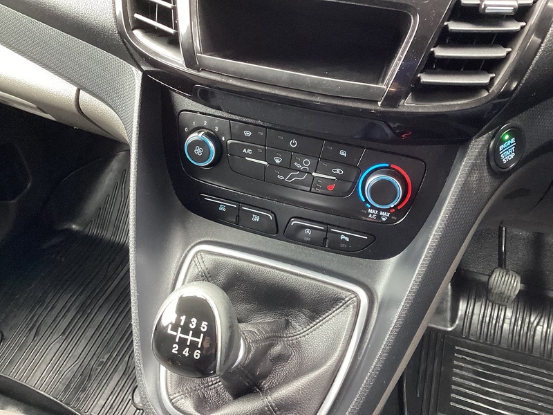 Ford 240 EcoBlue Limited LWB L/R A/C Euro 6