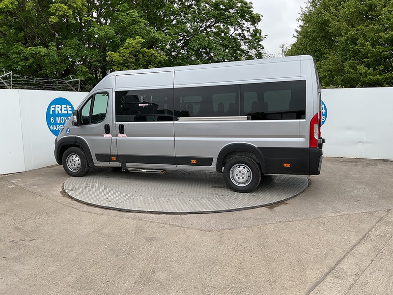 Peugeot BlueHDi 435 Professional Premium + 17 Seat Lite Minibus