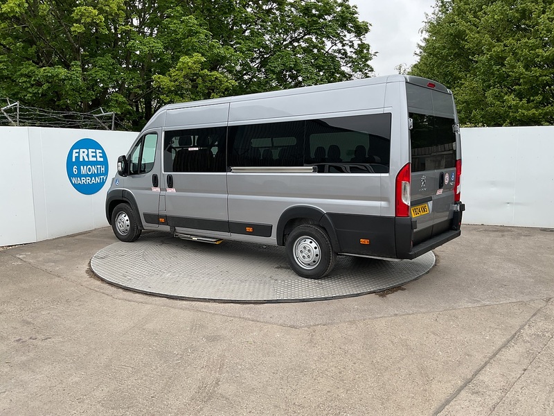 Peugeot BlueHDi 435 Professional Premium + 17 Seat Lite Minibus
