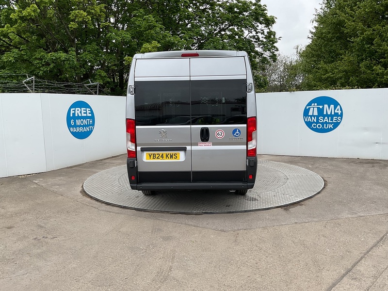 Peugeot BlueHDi 435 Professional Premium + 17 Seat Lite Minibus