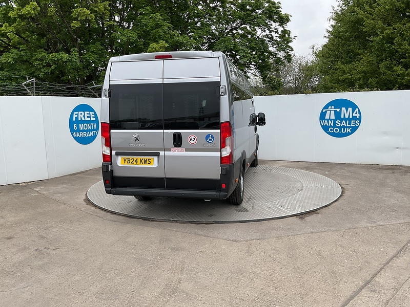 Peugeot BlueHDi 435 Professional Premium + 17 Seat Lite Minibus