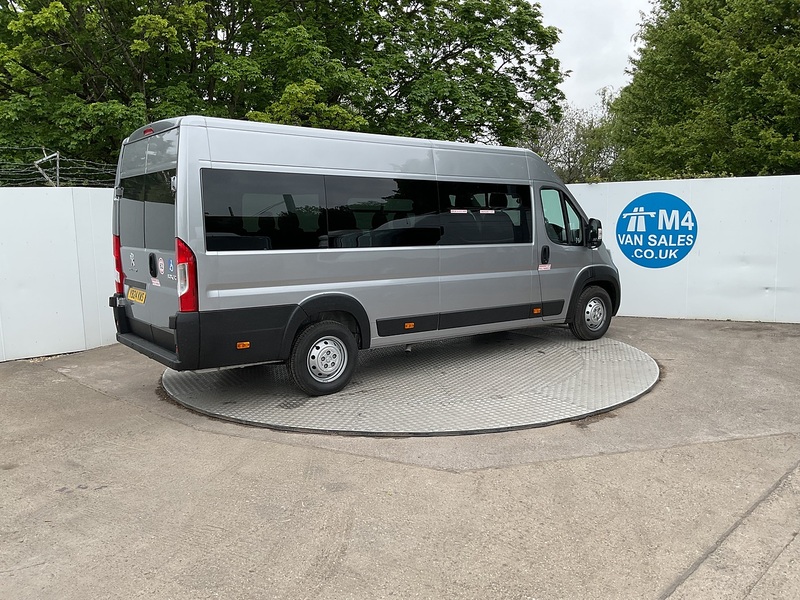 Peugeot BlueHDi 435 Professional Premium + 17 Seat Lite Minibus