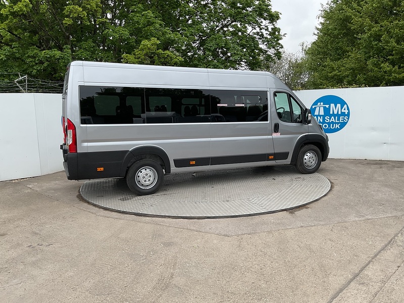 Peugeot BlueHDi 435 Professional Premium + 17 Seat Lite Minibus