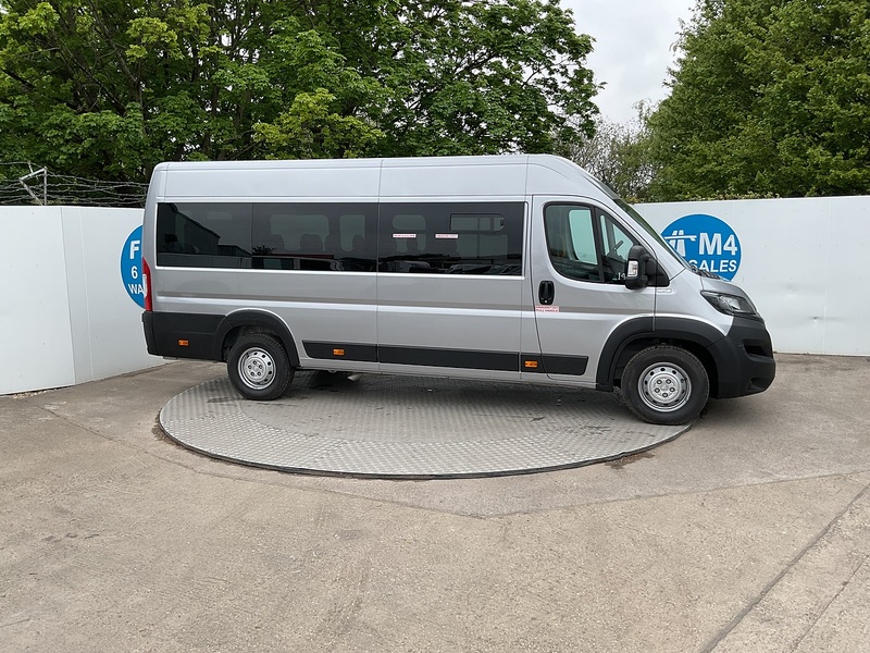 Peugeot BlueHDi 435 Professional Premium + 17 Seat Lite Minibus