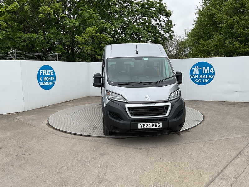Peugeot BlueHDi 435 Professional Premium + 17 Seat Lite Minibus