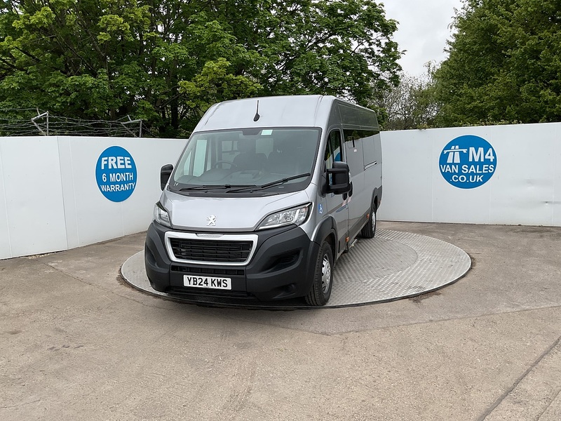 Peugeot BlueHDi 435 Professional Premium + 17 Seat Lite Minibus