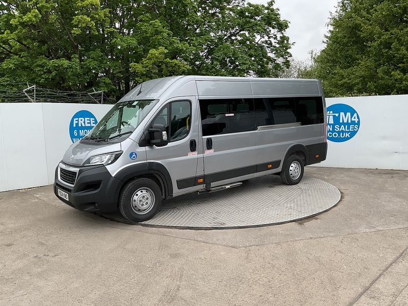Peugeot BlueHDi 435 Professional Premium + 17 Seat Lite Minibus