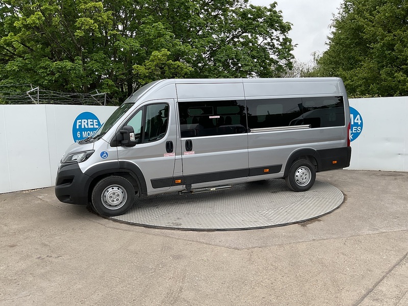 Peugeot BlueHDi 435 Professional Premium + 17 Seat Lite Minibus