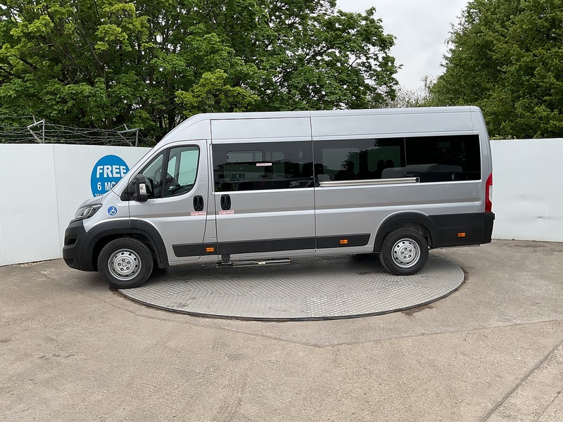 Peugeot BlueHDi 435 Professional Premium + 17 Seat Lite Minibus