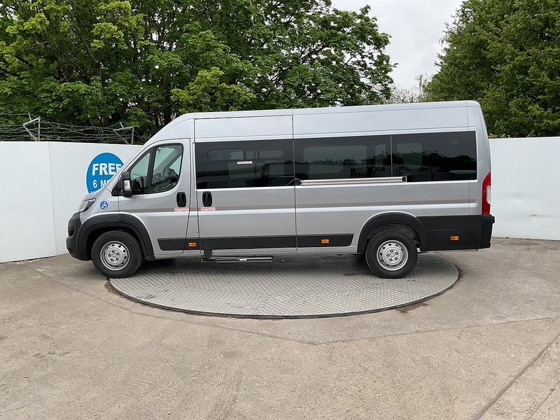 Peugeot BlueHDi 435 Professional Premium + 17 Seat Lite Minibus