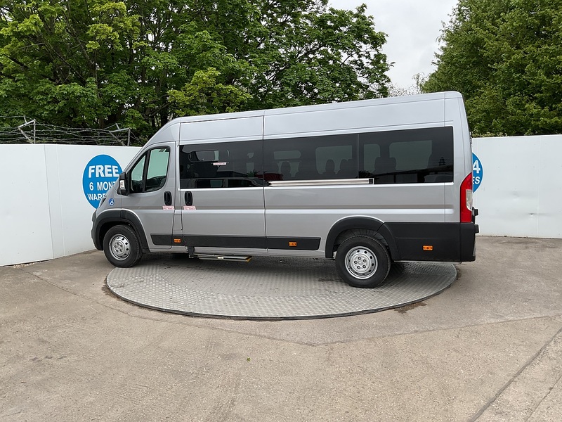 Peugeot BlueHDi 435 Professional Premium + 17 Seat Lite Minibus