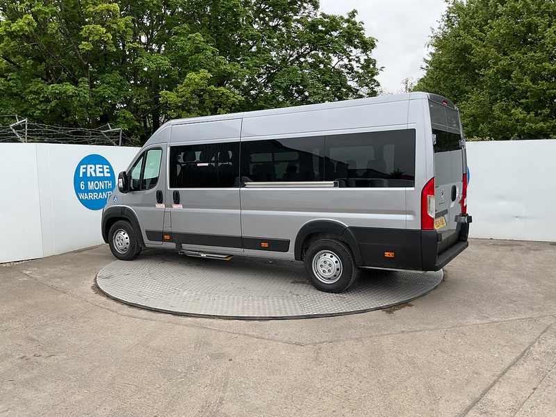 Peugeot BlueHDi 435 Professional Premium + 17 Seat Lite Minibus