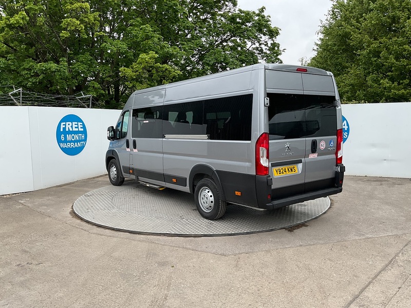 Peugeot BlueHDi 435 Professional Premium + 17 Seat Lite Minibus
