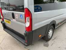 Peugeot Boxer 17 Seat MinibusLite BlueHDi 435 Professional Premium + 17 Seat Lite 