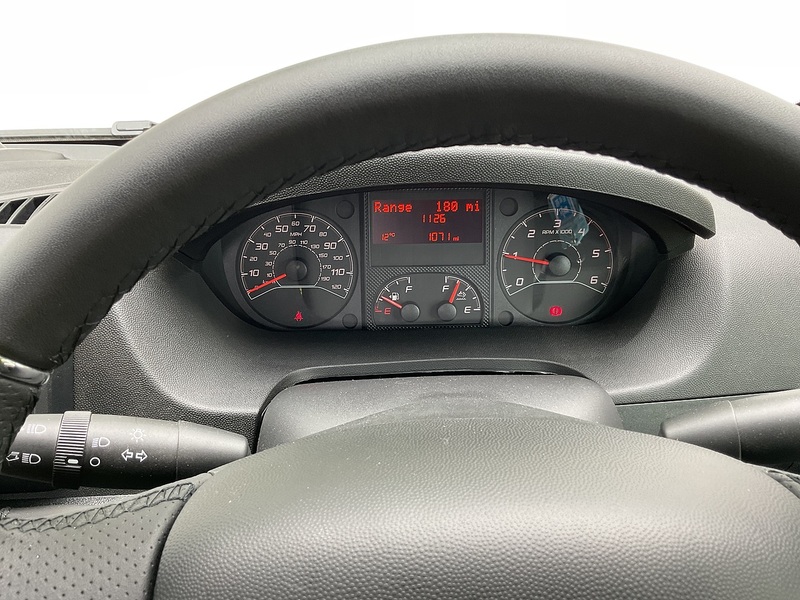 Peugeot BlueHDi 435 Professional Premium + 17 Seat Lite Minibus