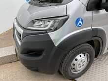 Peugeot Boxer 17 Seat MinibusLite BlueHDi 435 Professional Premium + 17 Seat Lite 