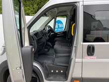 Peugeot Boxer 17 Seat MinibusLite BlueHDi 435 Professional Premium + 17 Seat Lite 