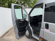 Peugeot Boxer 17 Seat MinibusLite BlueHDi 435 Professional Premium + 17 Seat Lite 
