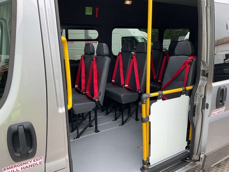 Peugeot BlueHDi 435 Professional Premium + 17 Seat Lite Minibus