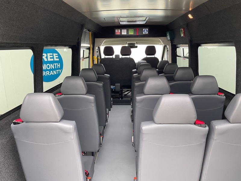 Peugeot BlueHDi 435 Professional Premium + 17 Seat Lite Minibus