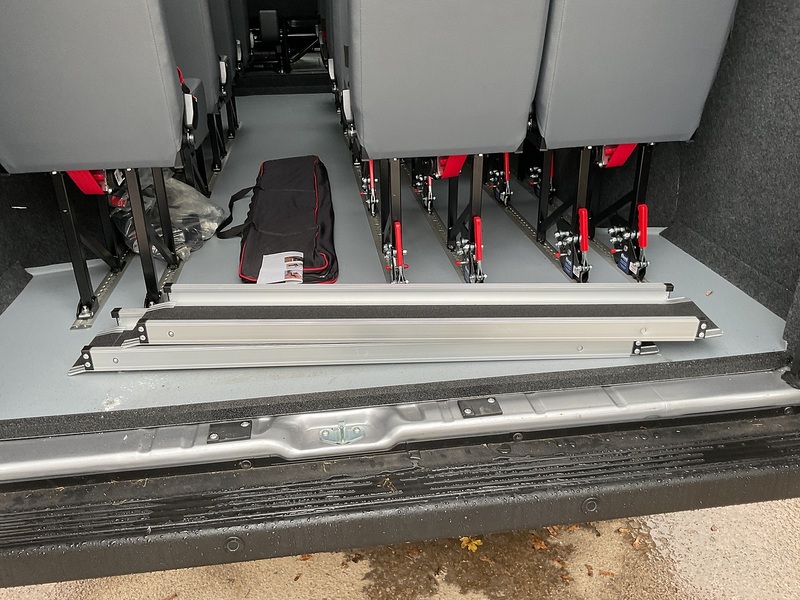 Peugeot BlueHDi 435 Professional Premium + 17 Seat Lite Minibus