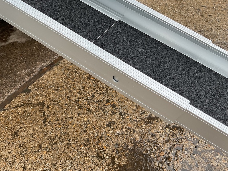 Peugeot BlueHDi 435 Professional Premium + 17 Seat Lite Minibus